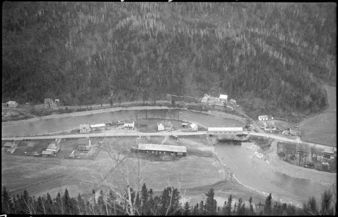 On voit la ferme Fortin vue du ciel